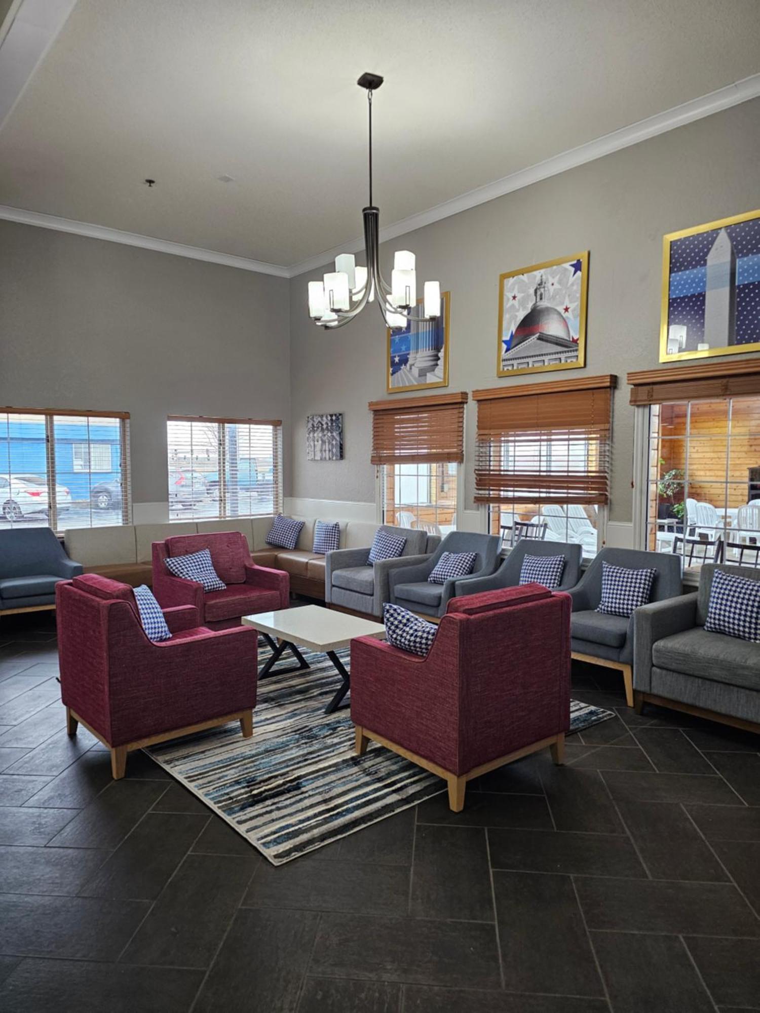 Pioneer Inn & Suites Grinnell Экстерьер фото