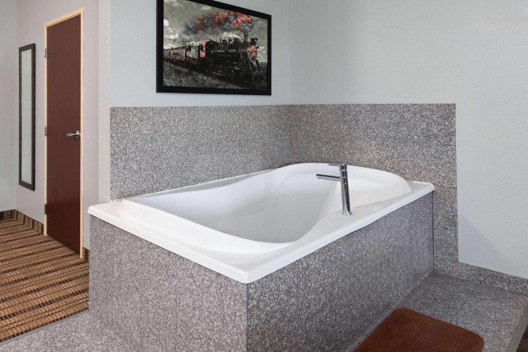 Pioneer Inn & Suites Grinnell Экстерьер фото