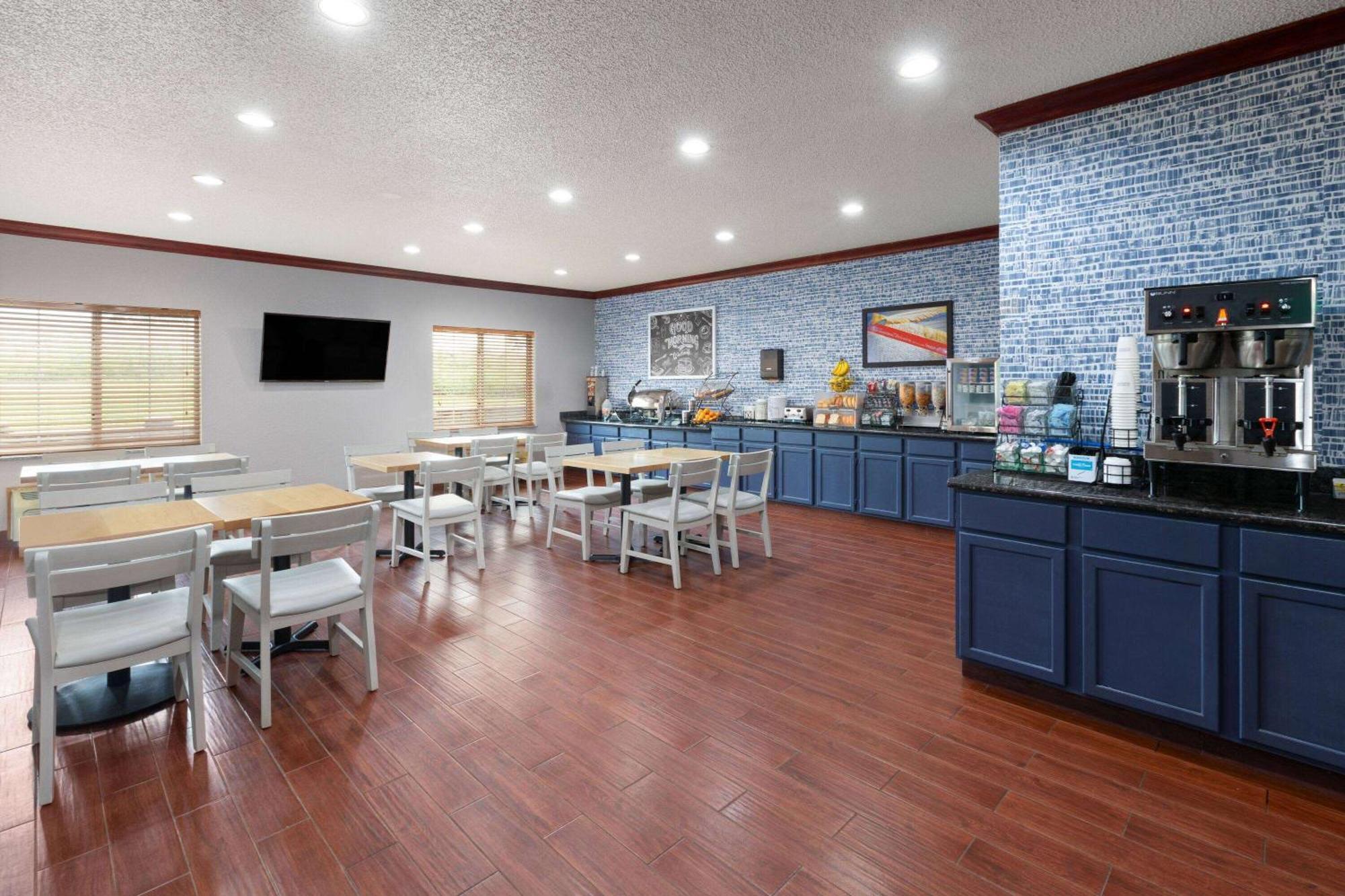 Pioneer Inn & Suites Grinnell Экстерьер фото