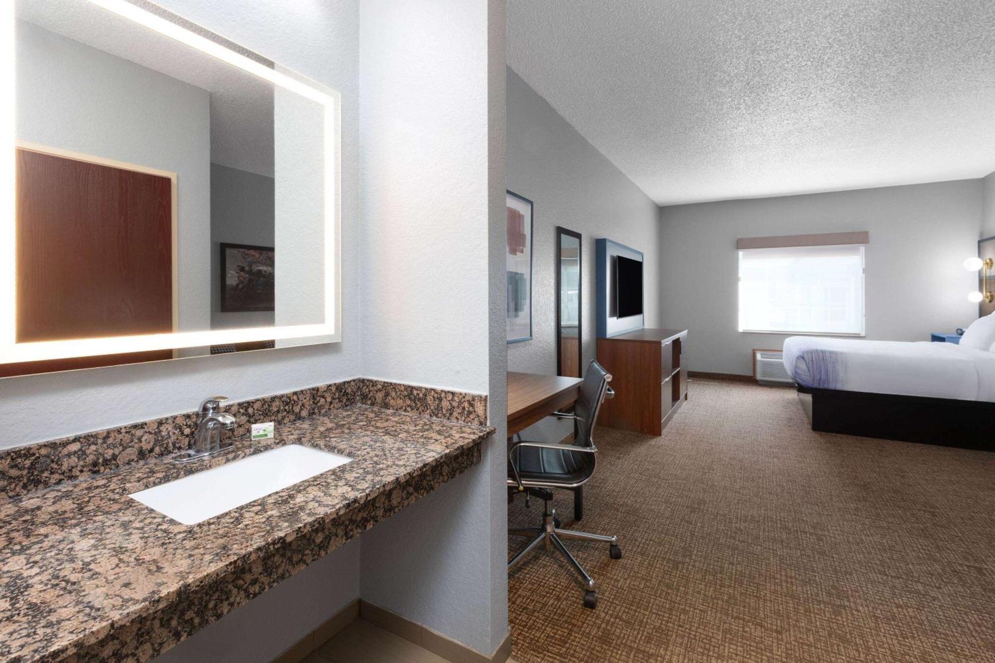 Pioneer Inn & Suites Grinnell Экстерьер фото