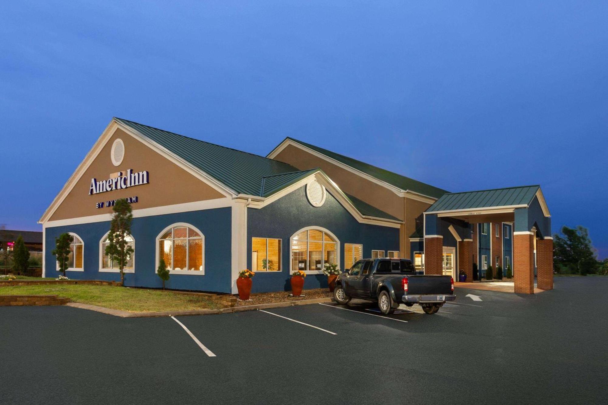 Pioneer Inn & Suites Grinnell Экстерьер фото