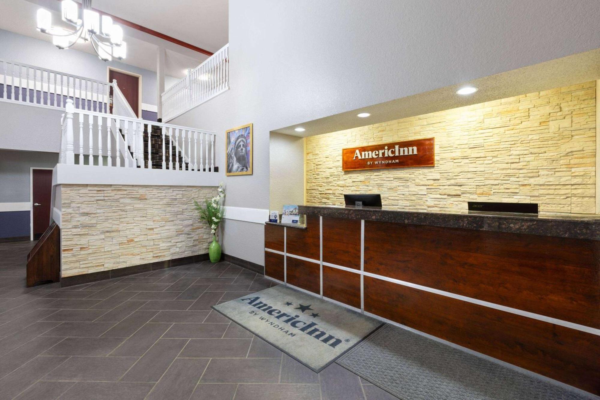 Pioneer Inn & Suites Grinnell Экстерьер фото