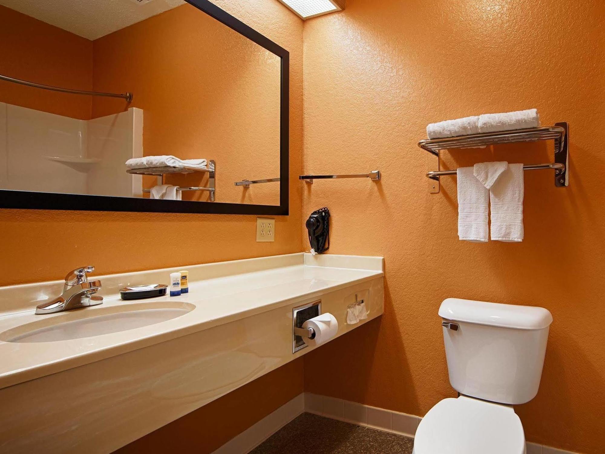 Pioneer Inn & Suites Grinnell Экстерьер фото